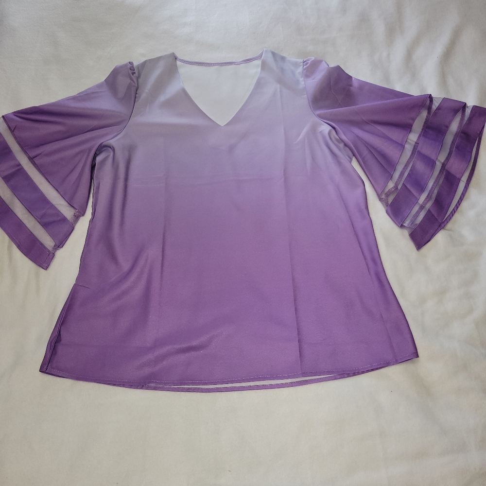 Bell sleeve v-neck top